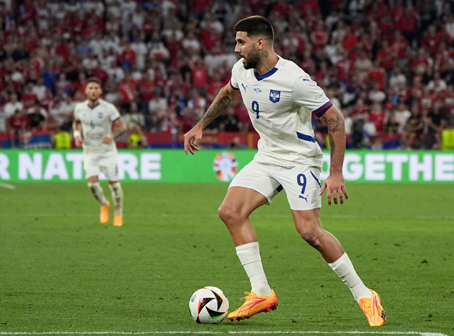 camisa-servia-euro-2024-away-modelo-torcedor-branca-masculina-mitrovic-tadic-vlahovic-jovic-petrovic-