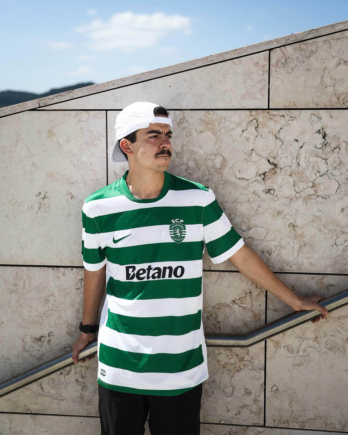 camisa-sporting-25-26-2025-2026-verde-branca-home-modelo-torcedor-masculina-hjulmand-trincao-quenda-