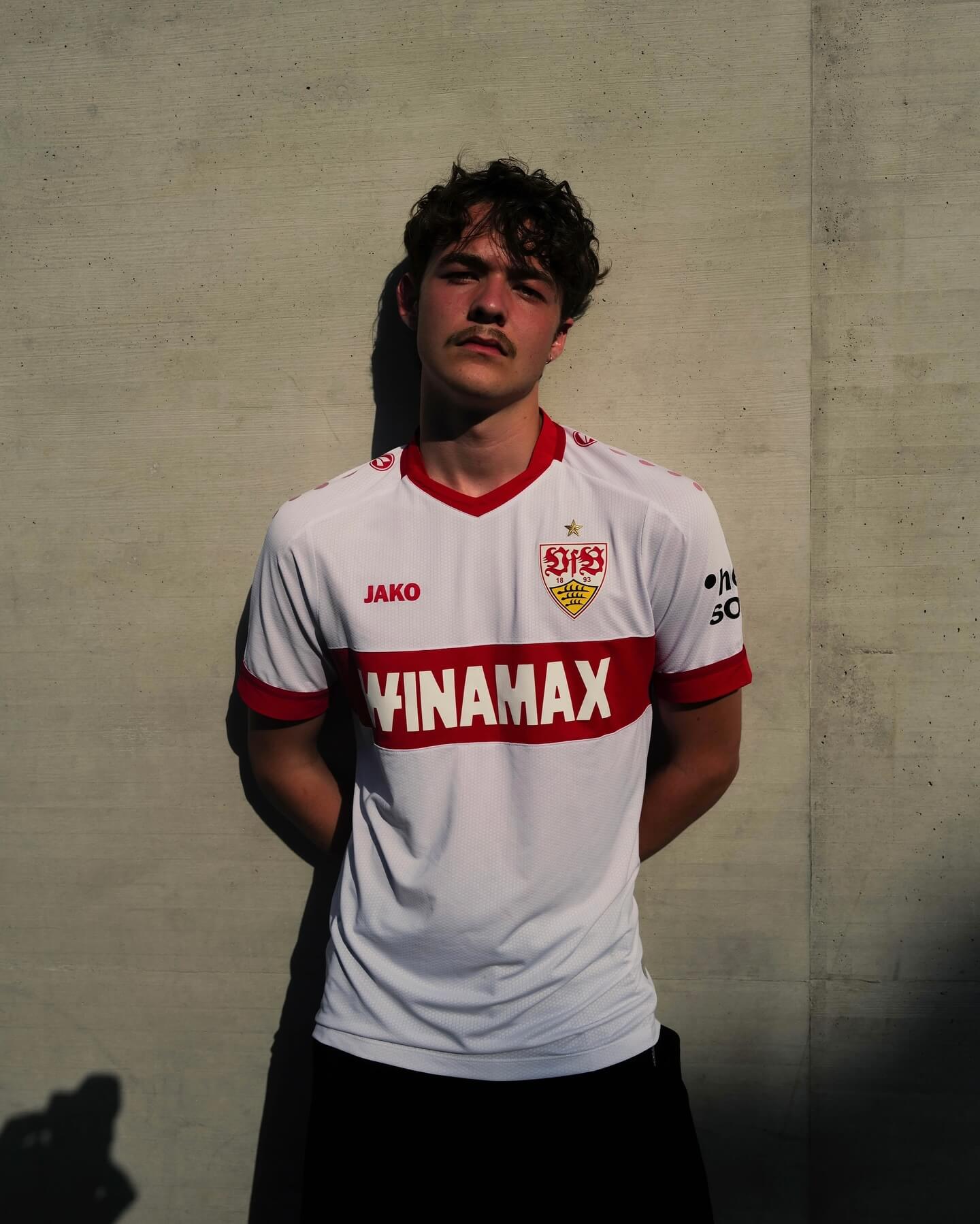 camisa-stuttgart-24-25-home-2024-2025-branca-modelo-torcedor-