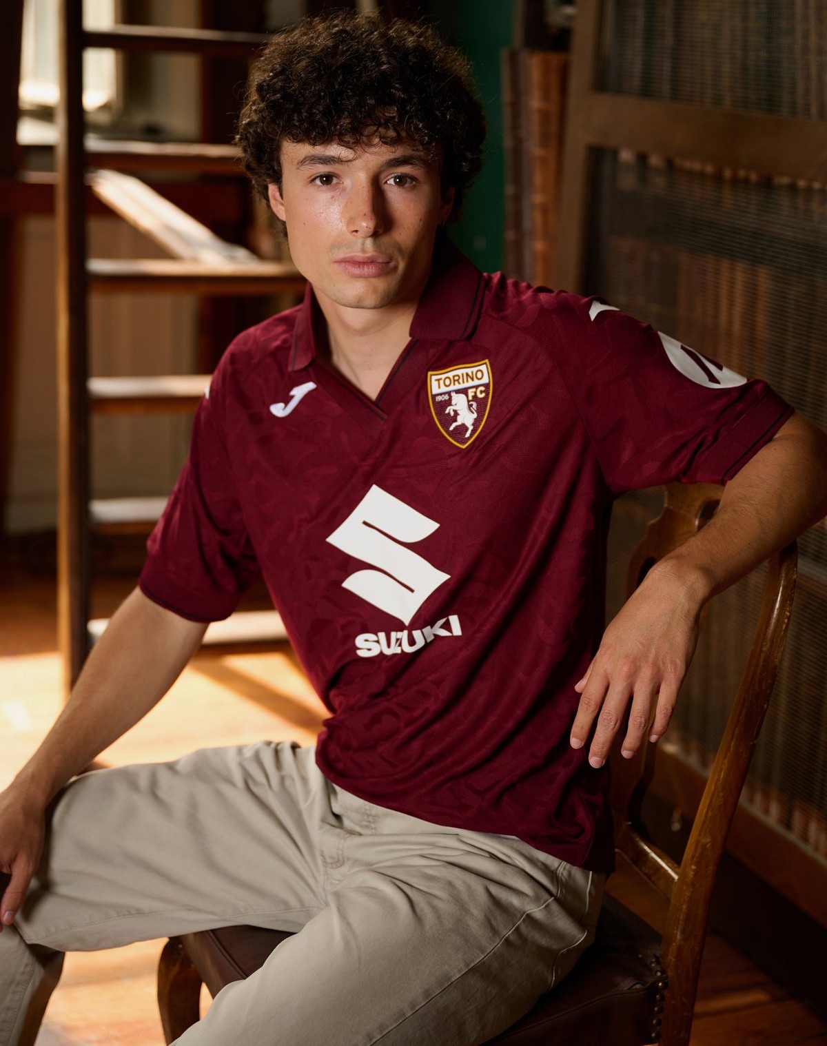 camisa-torino-26-27-home-2026-2027-titular-vinho-modelo-torcedor-masculina-lucas-perri-simeone-adams-vlasic-ilic-zapata-
