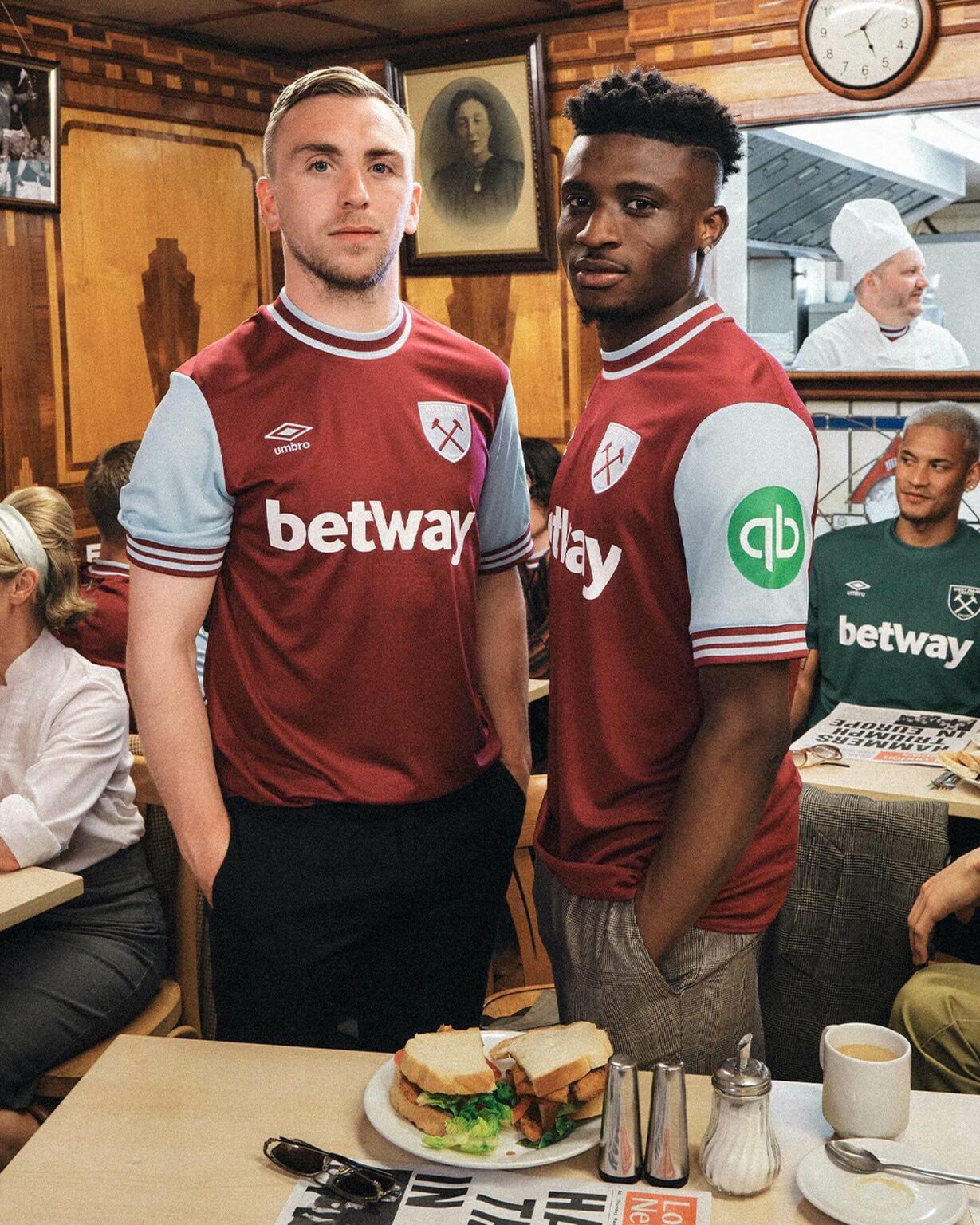 camisa-west-ham-home-24-25-vinho-2024-2025-masculina-torcedor-azul-lucas-paqueta-emerson-palmieri-ward-prowse-soler-bowen-kudus-fullkrug-bissaka-