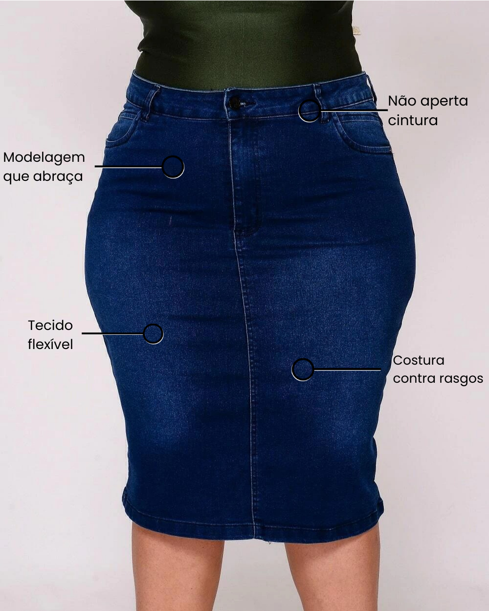 Mulher vestindo jeans confortável
