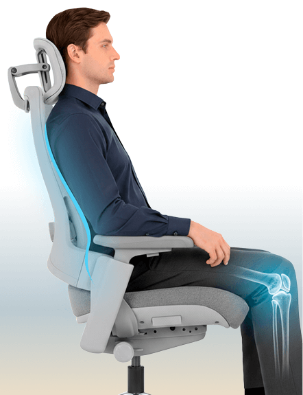 Homem sentado na Adria DT3 demonstrando apoio completo para coluna, lombar e pernas, destacando postura correta e conforto anatômico.