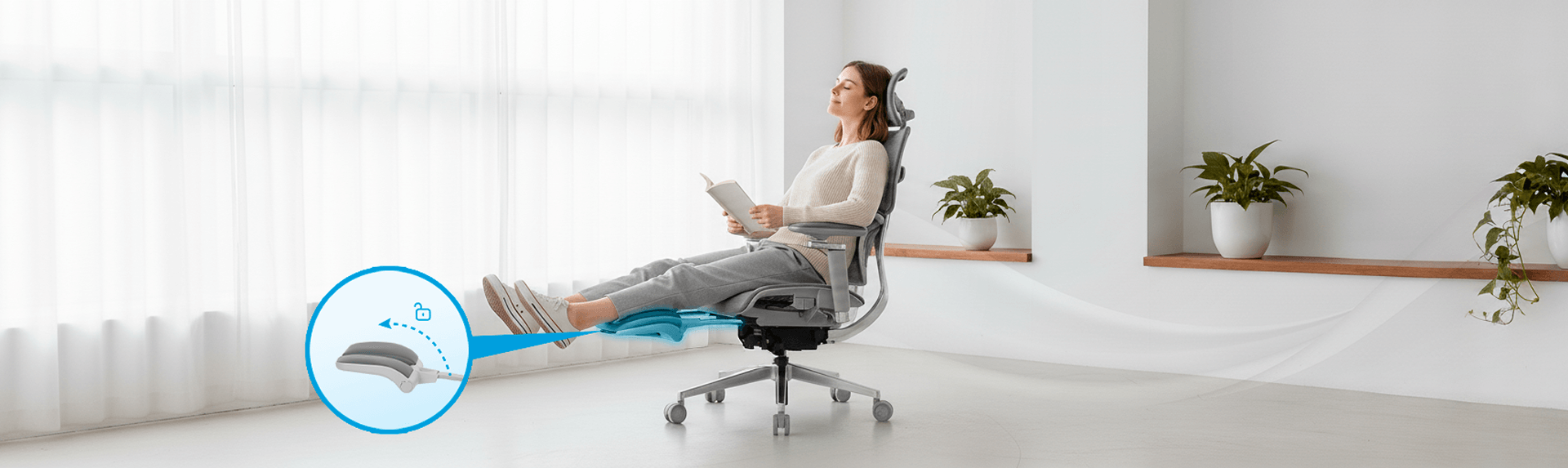 Cadeira Frost DT3 com mulher sentada ambientada em sala clean bem iluminada.