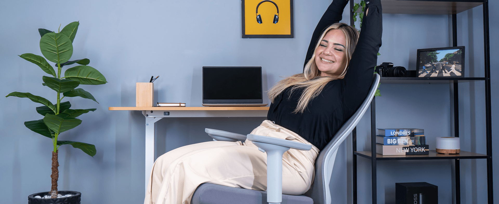 Imagem da cadeira Maya em um escritório moderno