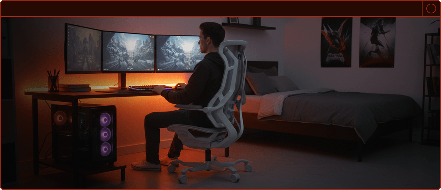 Pessoas trabalhando em um escritório moderno e tecnológico, utilizando cadeiras gamer DT3 N7 em frente a monitores com gráficos.