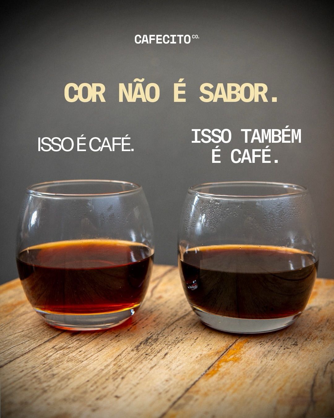 Dois copos de café lado a lado, um mais claro e outro mais escuro