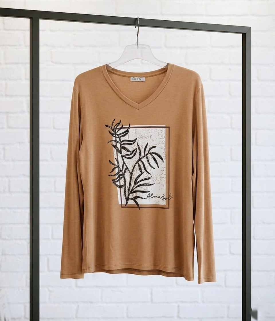 Modelo luciendo la Remera Alma Sol en Modal