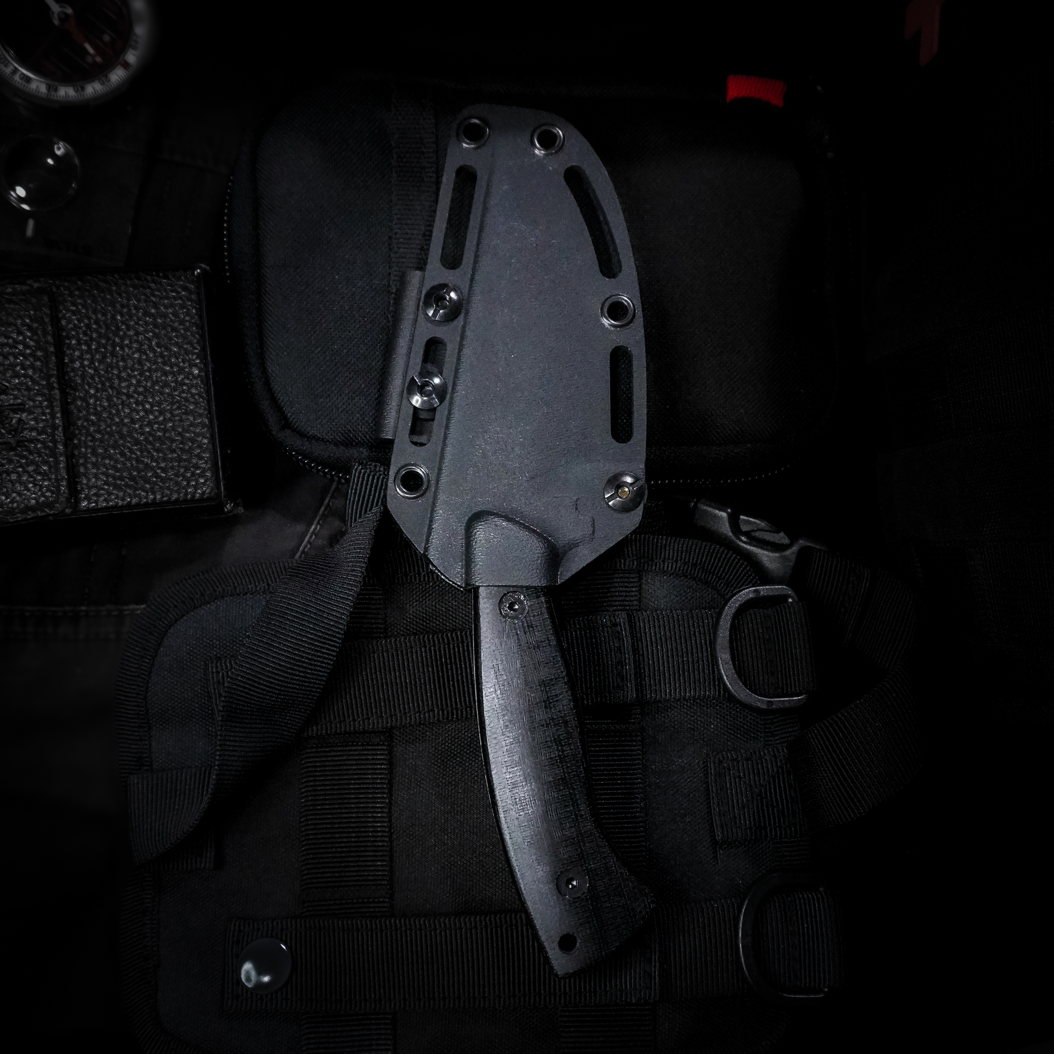 Cuchillo de caza y aventura de WillPatagonia, modelo Notho con vaina rígida en Kydex