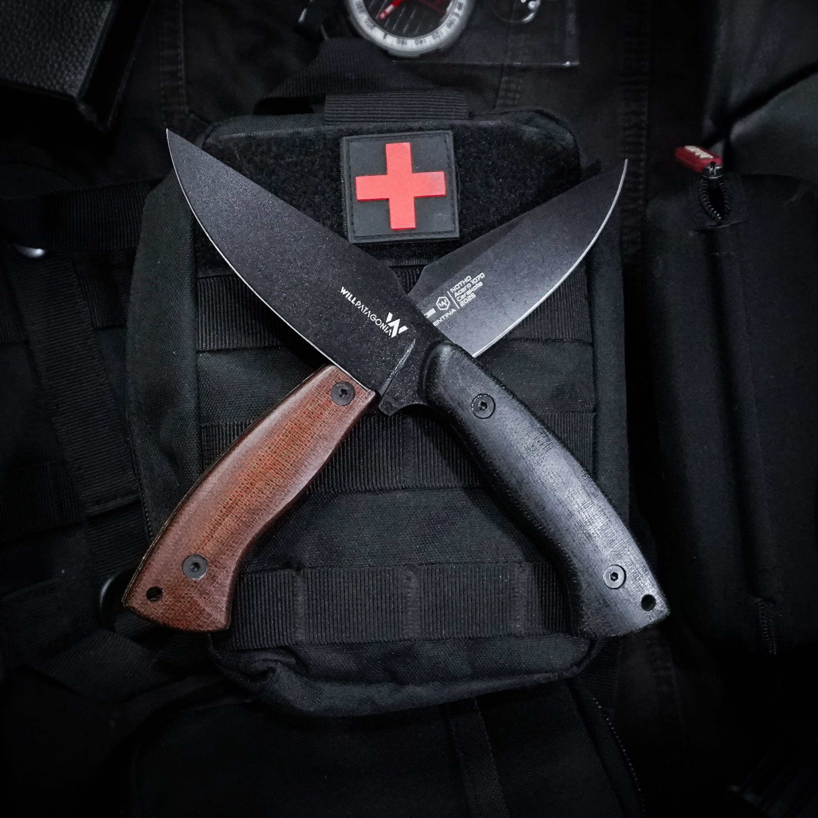 Cuchillo Notho en micarta negra y marrón