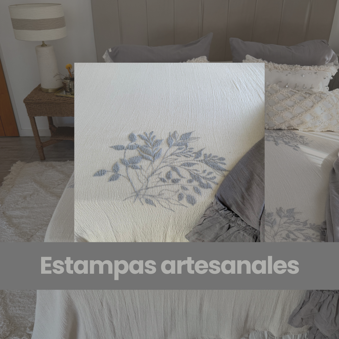 Cubrecama Armon&iacute;a Natural - detalle de estampa artesanal en gasa hind&uacute;