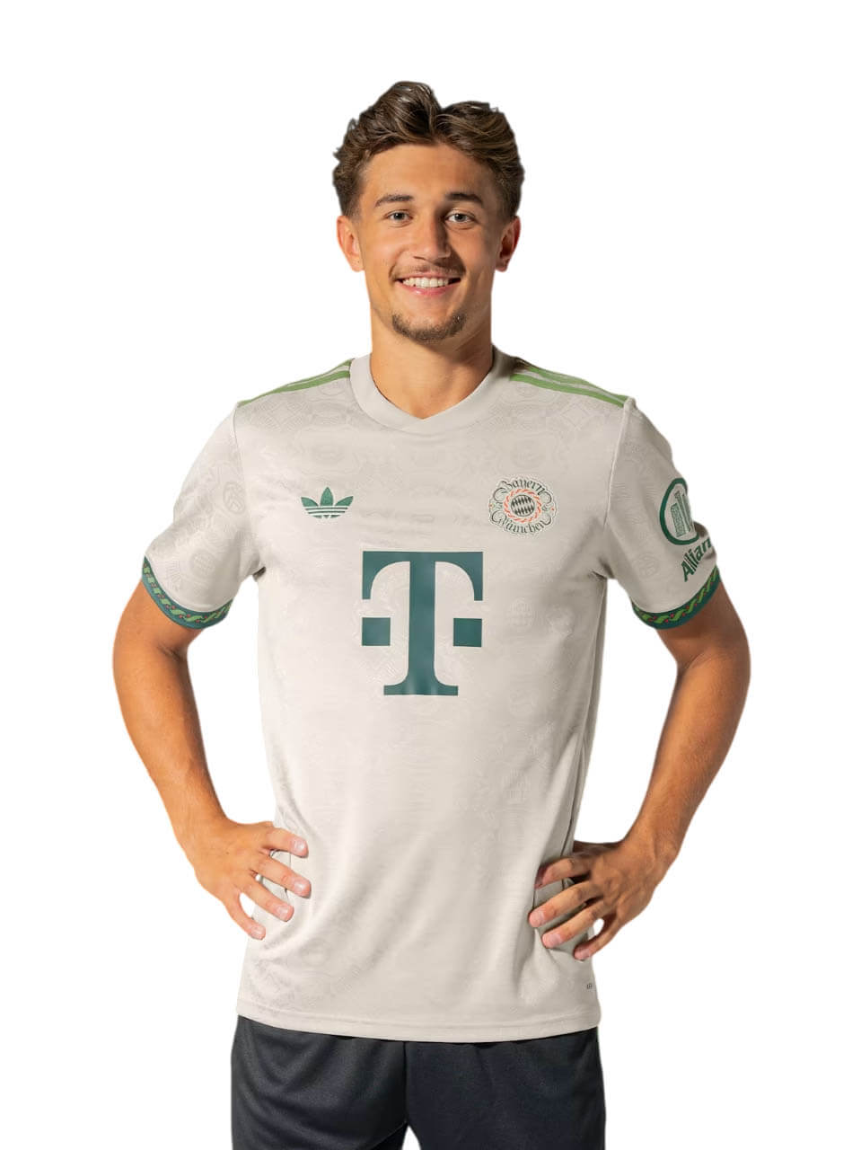 Jogador do Bayern usando camisa Oktoberfest 2025
