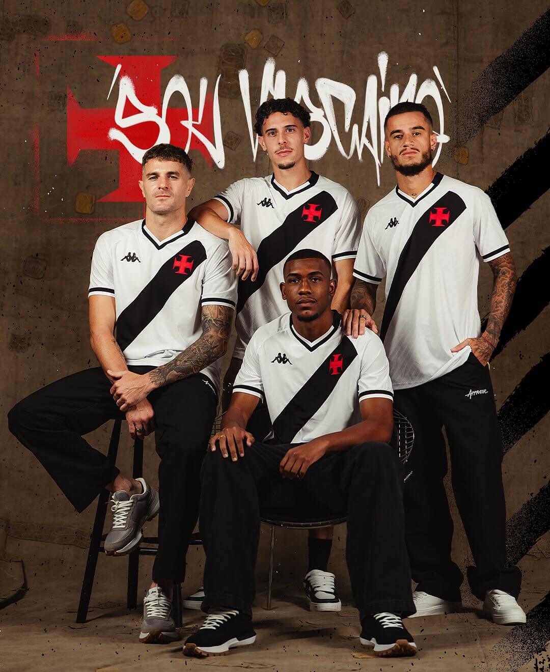 Jogadores vestindo a Camisa Vasco II 2025/26 branca e preta em jogo do Brasileirão