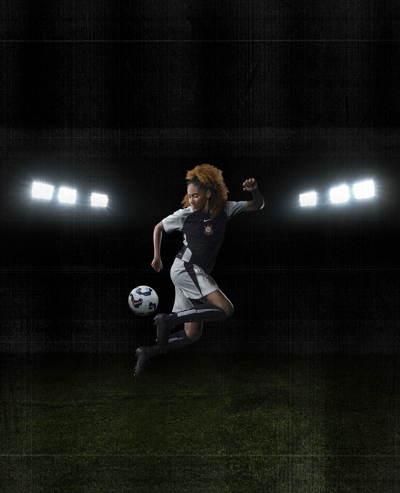 Camisa Corinthians 2025/26 Feminina Preta e Branca em jogo