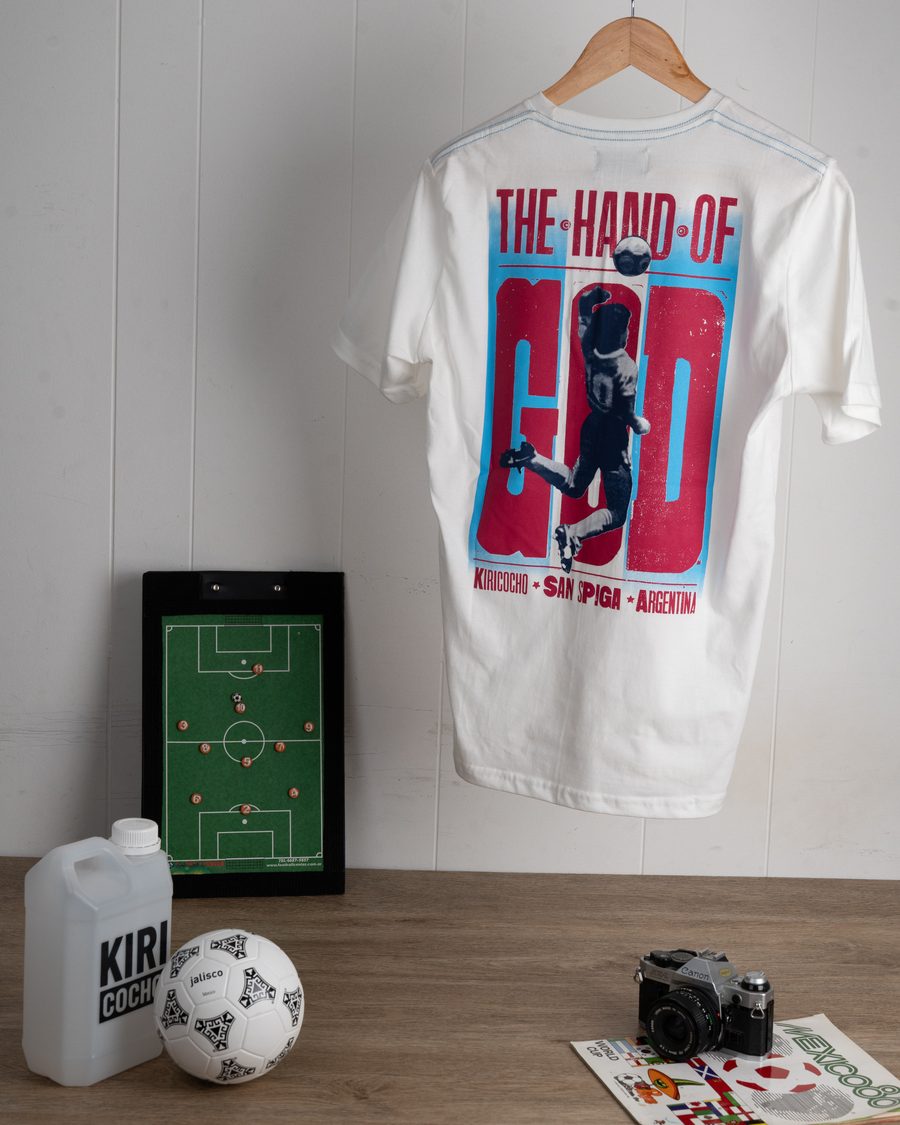 Remera The Hand of God — espalda con diseño San Spiga