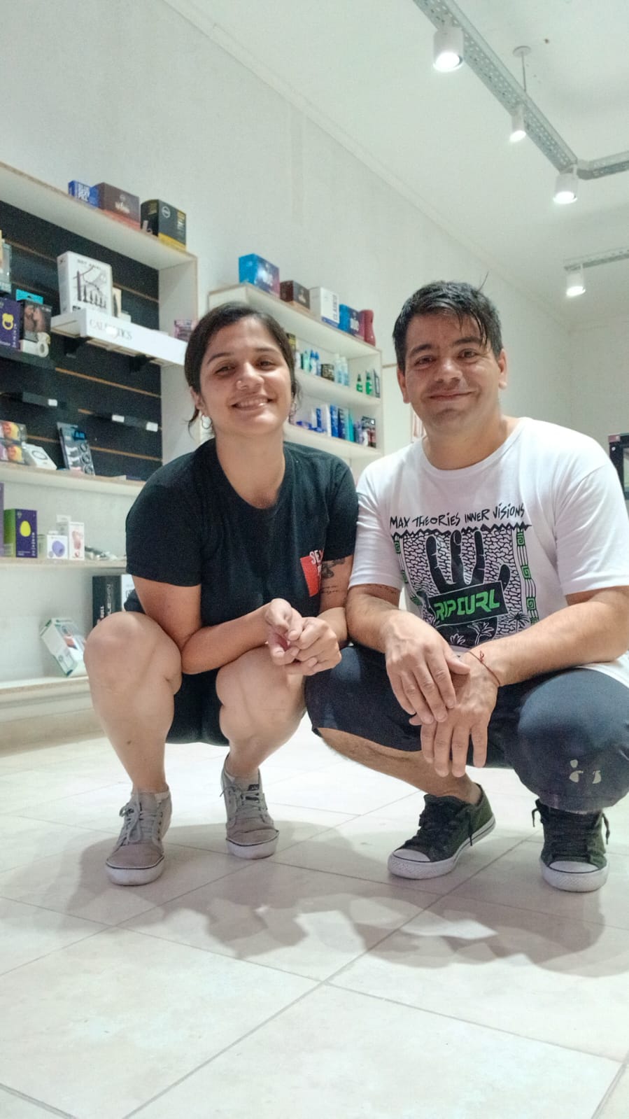 Cecilia y Emiliano - Puerta Roja Sex Shop Pilar