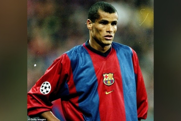 Camisa Titular Retr&ocirc; Barcelona Nike 1998-2000 Masculina Azul e Gren&aacute; - Homenagem &agrave; Conquista da La Liga liderada por Louis van Gaal.
