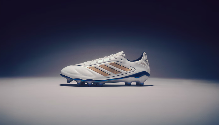 Chuteira Adidas Copa Pure 3 FG nas cores branca, preta e dourada, ideal para futebol em campo com design inovador e alta performance.