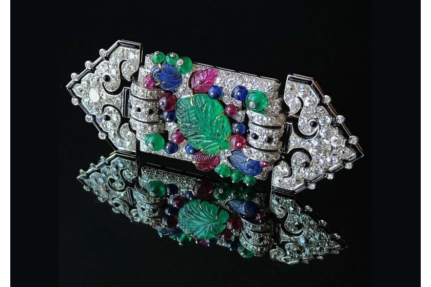 Trabajo artesanal de orfebrería en el taller de Fasano Joyeros en Rosario, elaboración de joyas en oro con técnicas tradicionales.