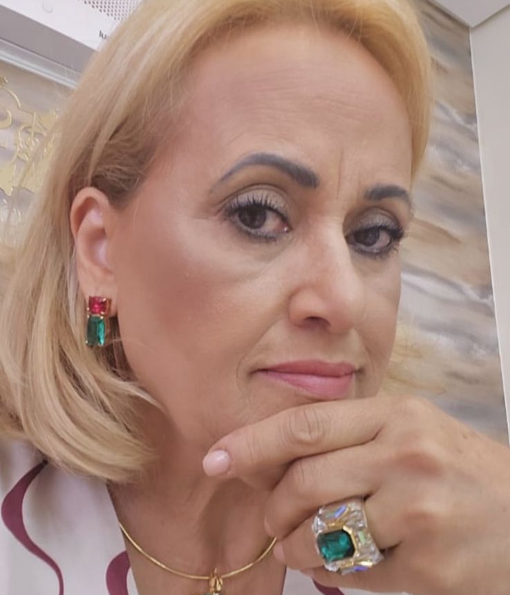 Cliente VG usando semijoia
