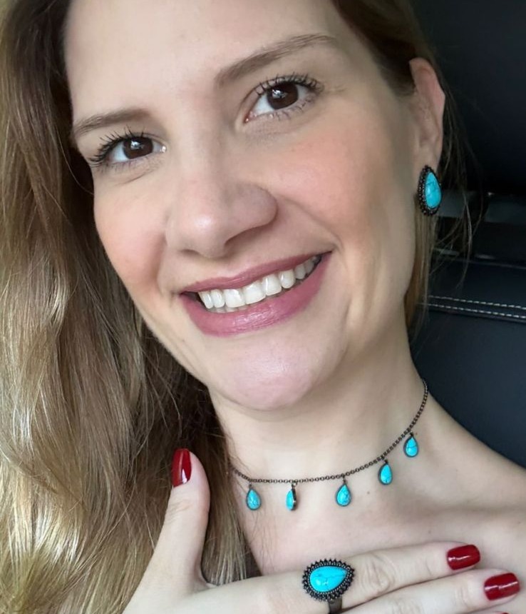 Cliente VG usando semijoia