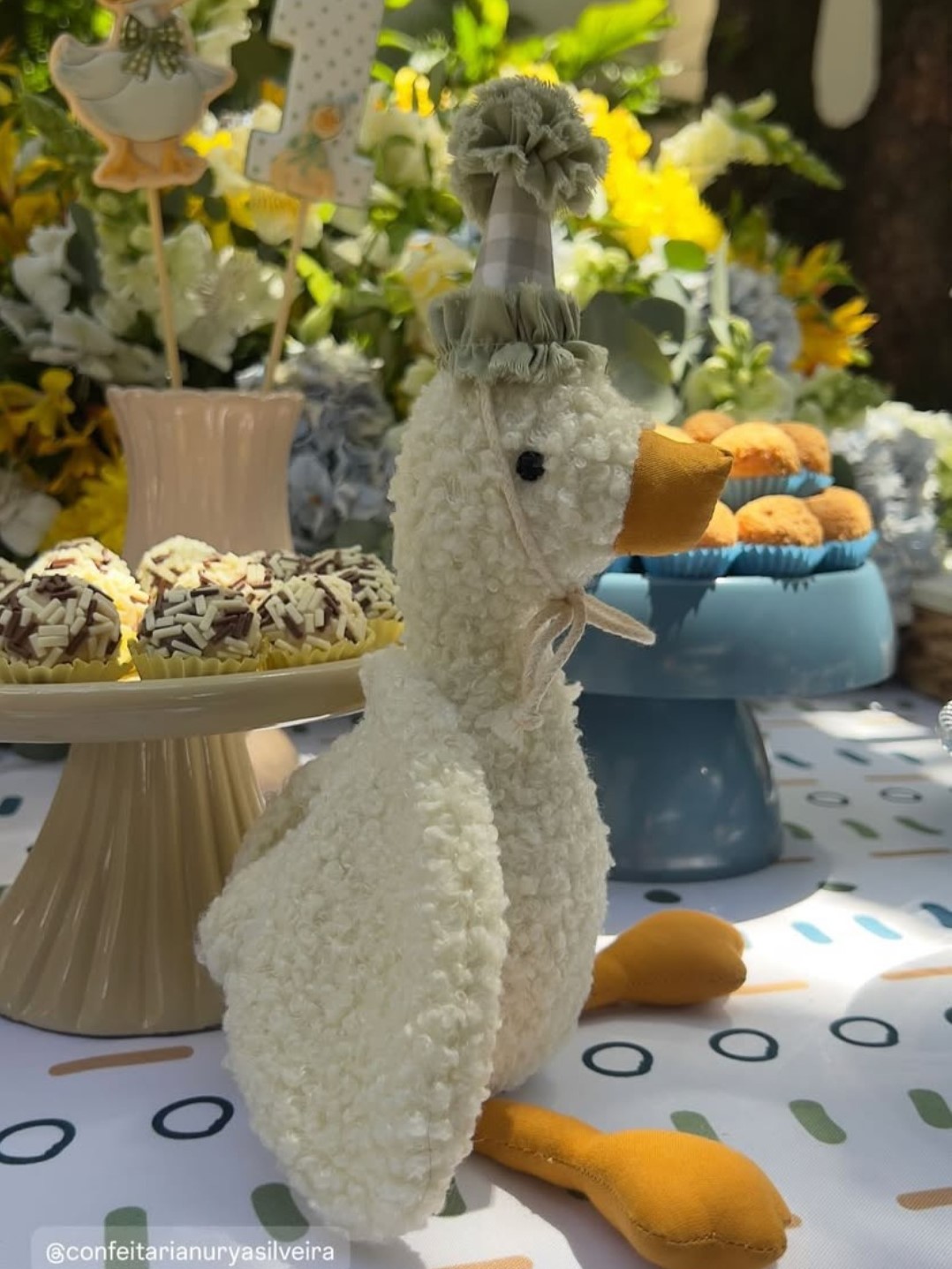 ganso mini em pelúcia bege
