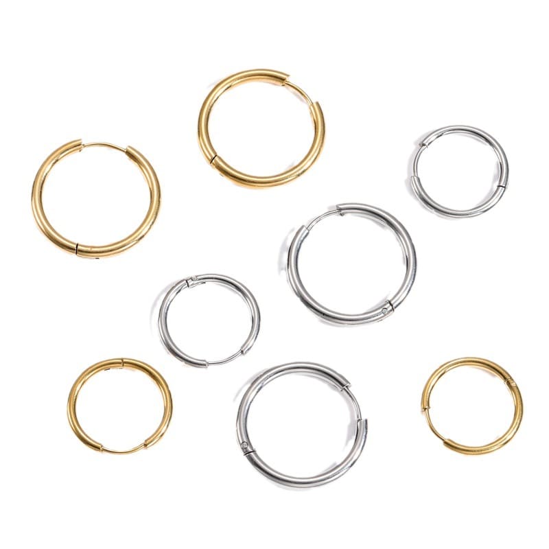 close-up-of-gold-minimalist-hoop-earrings