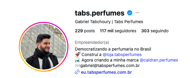 Publicações da Tabs Perfumes no Instagram com comentários de clientes reais