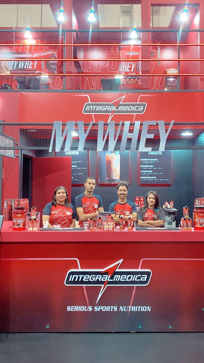 Equipe Baristando em estande de evento de grande porte