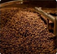 Grãos de café recém torrados