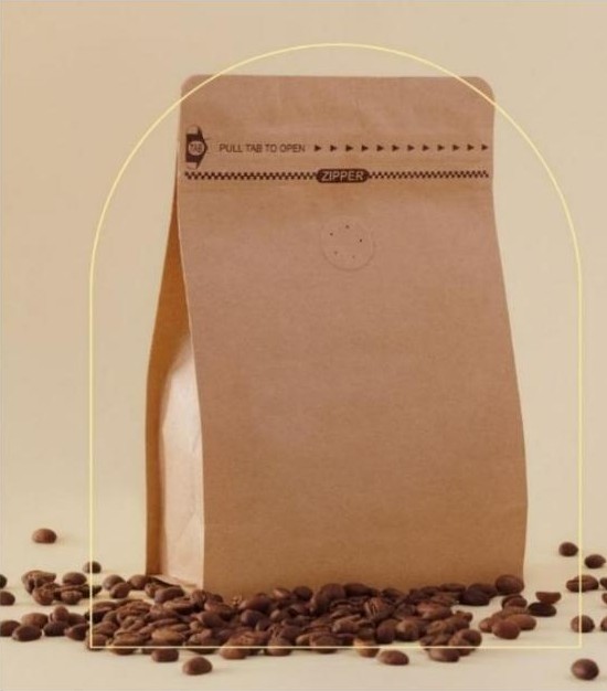 Embalagem de café private label com grãos ao redor
