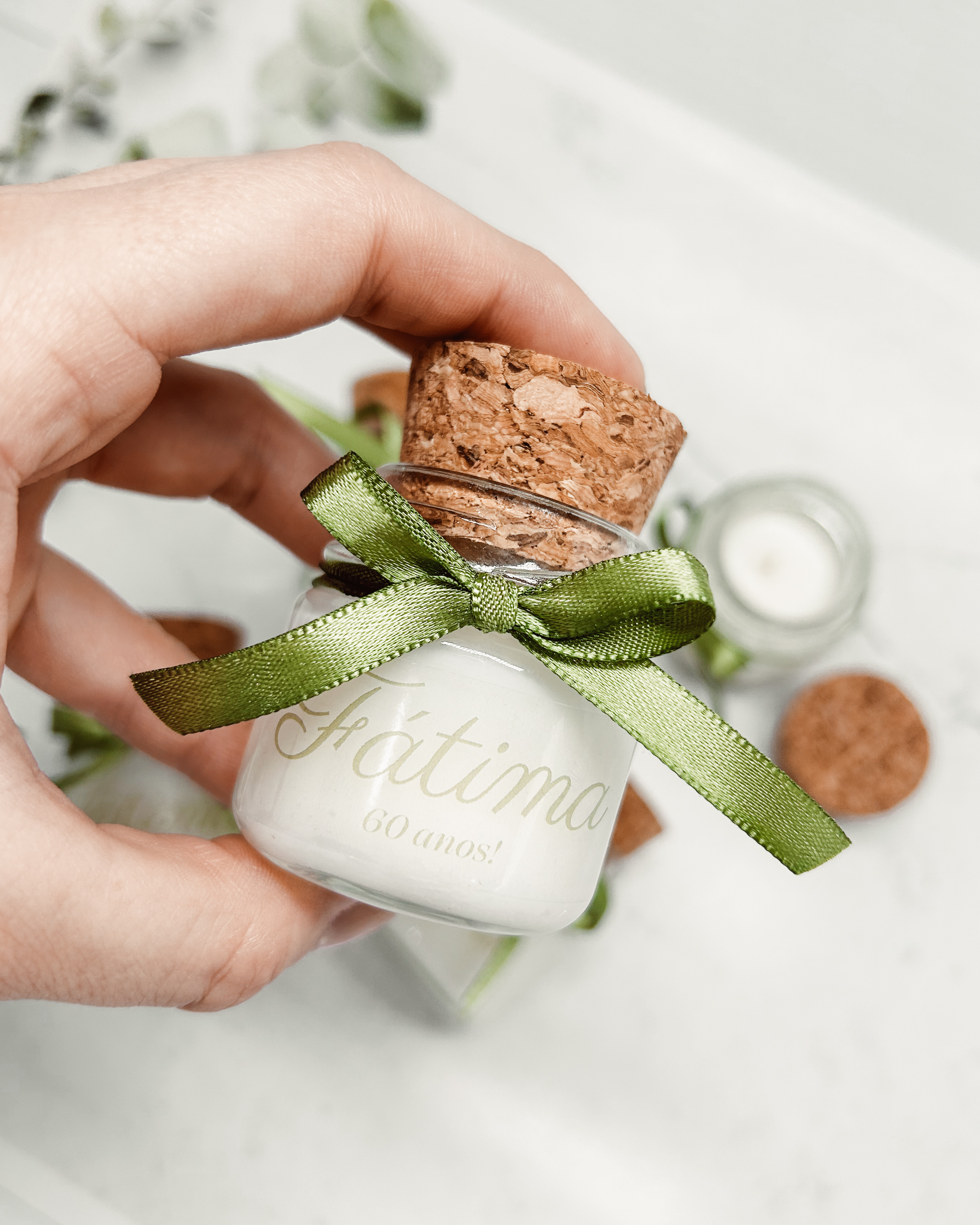 Mini vela aromática personalizada para aniversário - lembrancinha artesanal