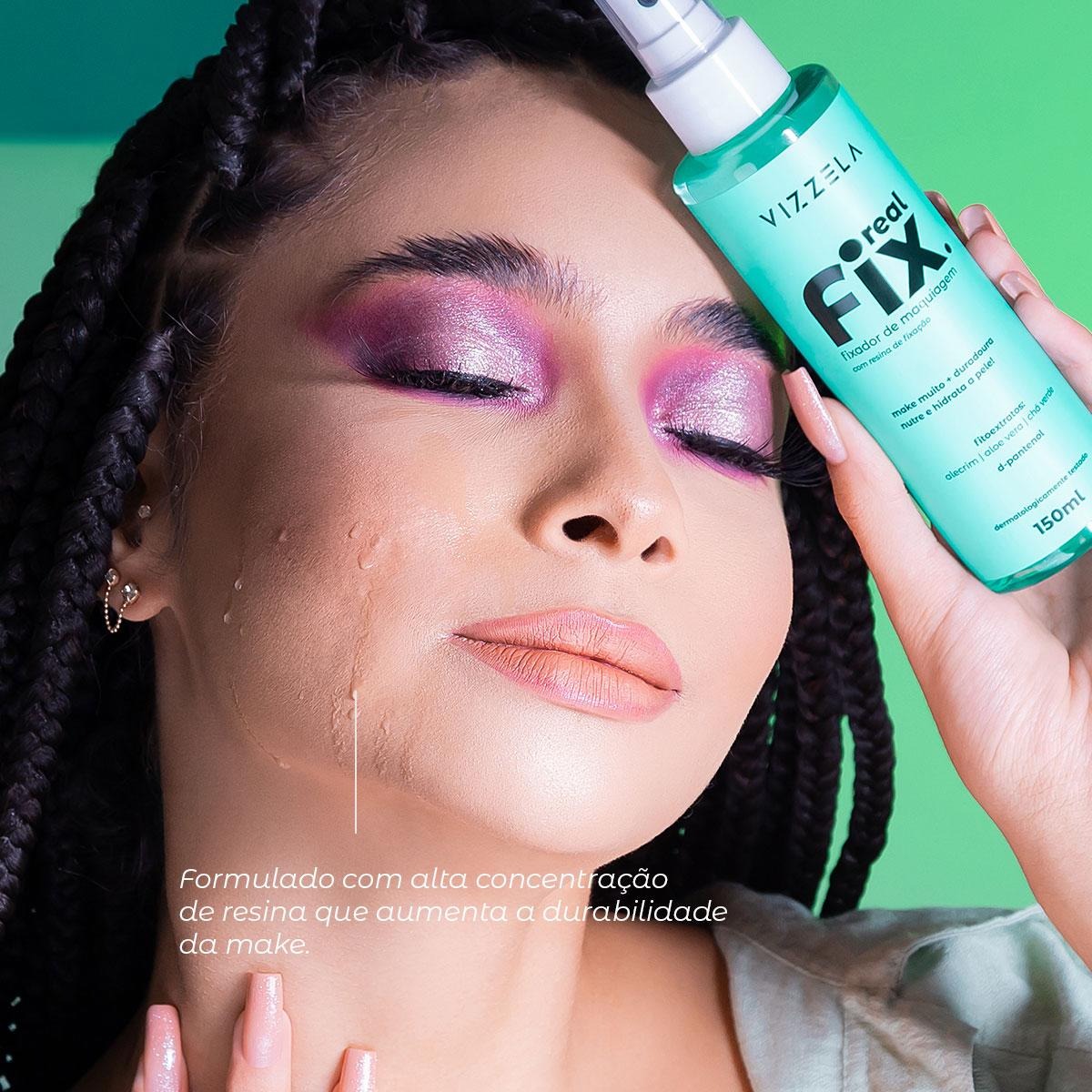 Real Fix Vizzela em uma demonstra&ccedil;&atilde;o de fixa&ccedil;&atilde;o da maquiagem