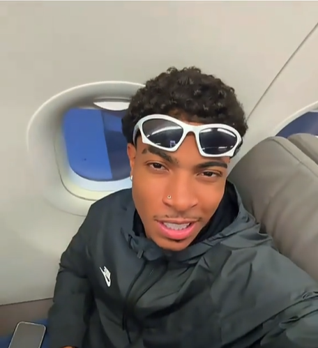 Óculos de sol aviador unissex na cor preta, com armação resistente e leve