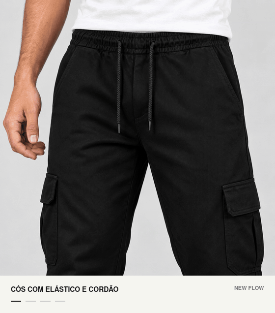 Detalhes do cós, bolso cargo, punho elástico e bolso traseiro da calça preta.