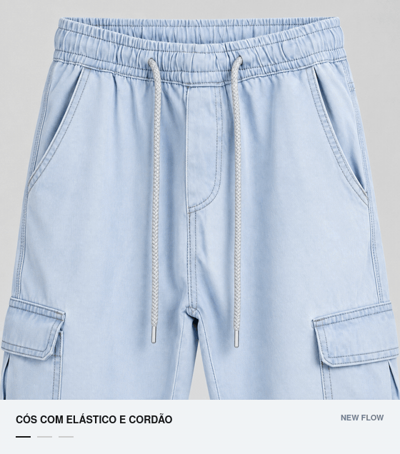 Detalhes do c&oacute;s com cord&atilde;o, bolso traseiro e barra aberta do jeans claro.