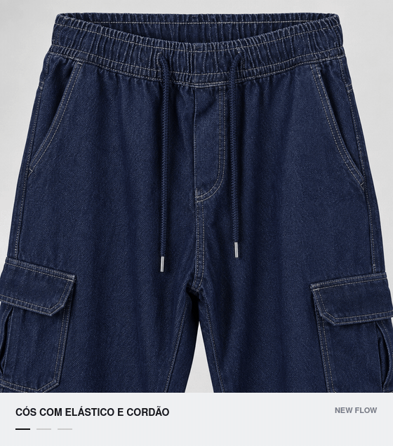 Detalhes do cós com cordão, bolso traseiro e barra aberta do jeans escuro.