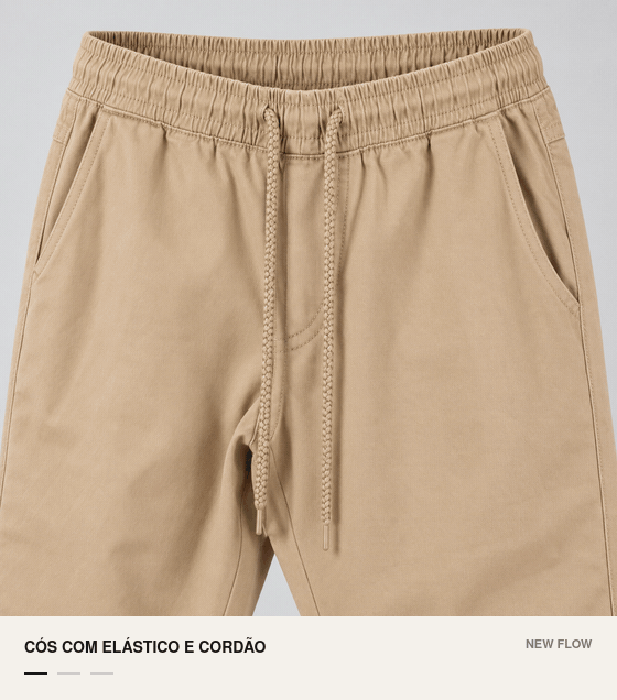 Detalhes do c&oacute;s com cord&atilde;o, bolso traseiro e barra com el&aacute;stico da sarja bege.