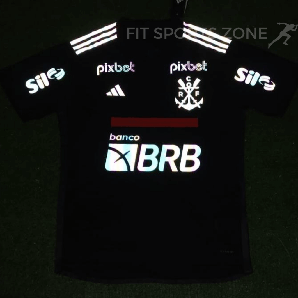 camisa-flamengo-23-24-iii-3-uniforme-original-oficial-mengão-adidas-masculino-masculina-preta-preto-refletida-reflexiva-reflete-brilha-no-escuro-oficial-gola-redonda-gabigol-gerson-bruno-henrique-gabigol-brasileirão-libertadores-copa-do-brasil-varela-feli