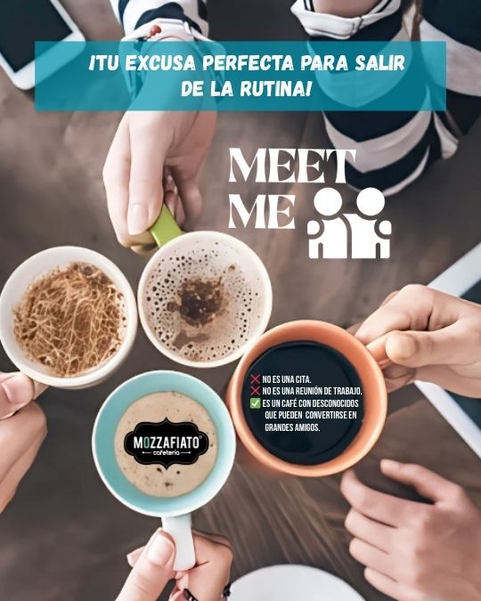 manos de personas tomando tazas de café