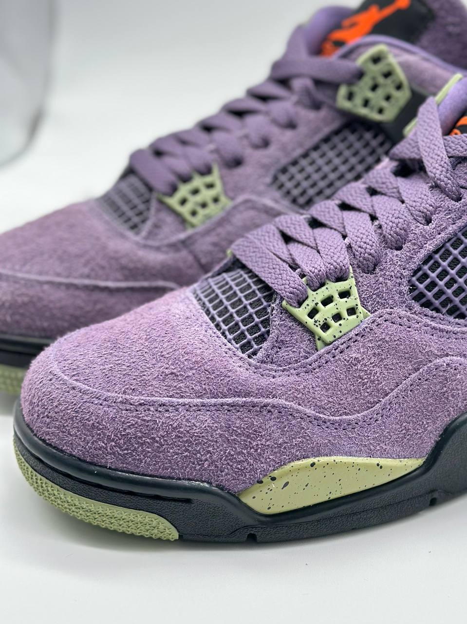 Jordan 4 Retro Canyon Purple vista del Upper en Yantax