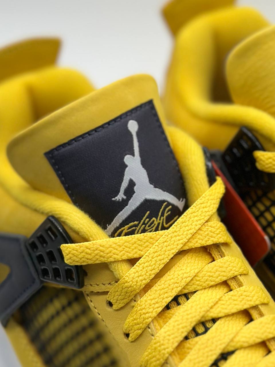 Jordan-4-Lightning-2021-Lengueta-Yantax