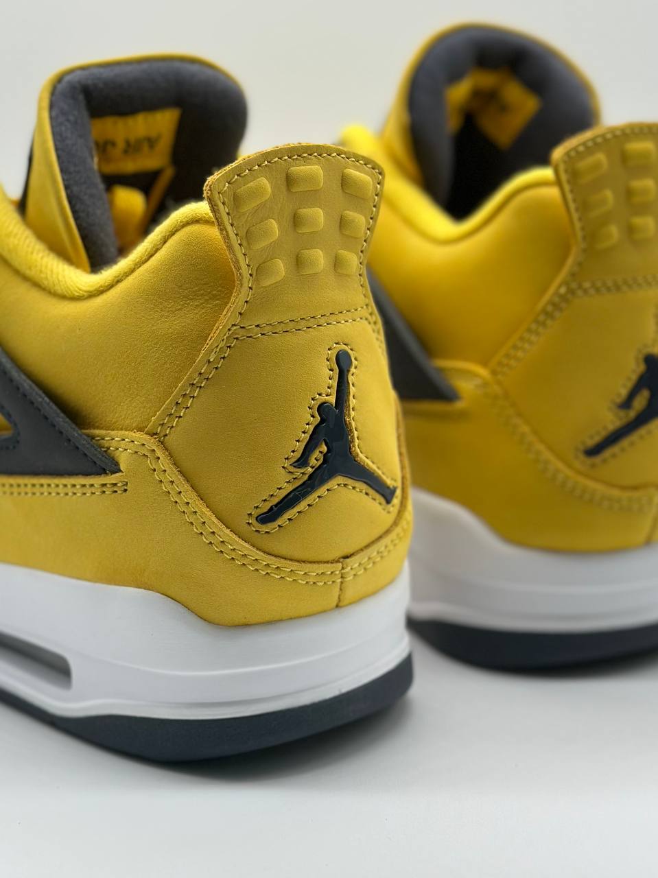 Jordan-4-Lightning-2021-Talon-Yantax