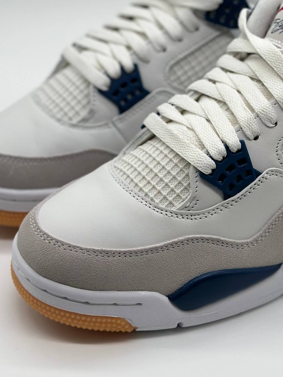 Jordan 4 Retro SB Navy Yantax Sneakers