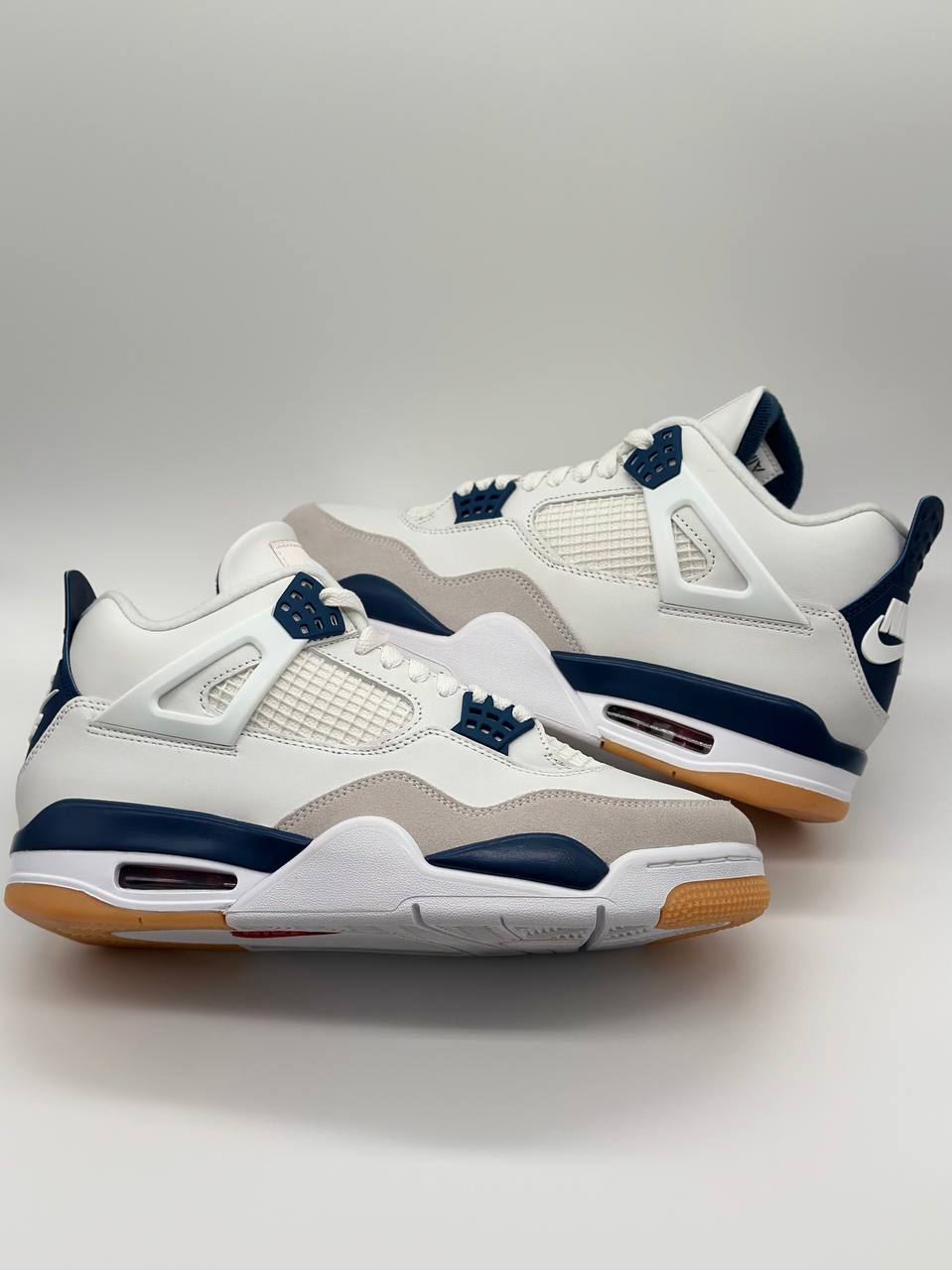 Jordan 4 Retro SB Navy Yantax Sneakers