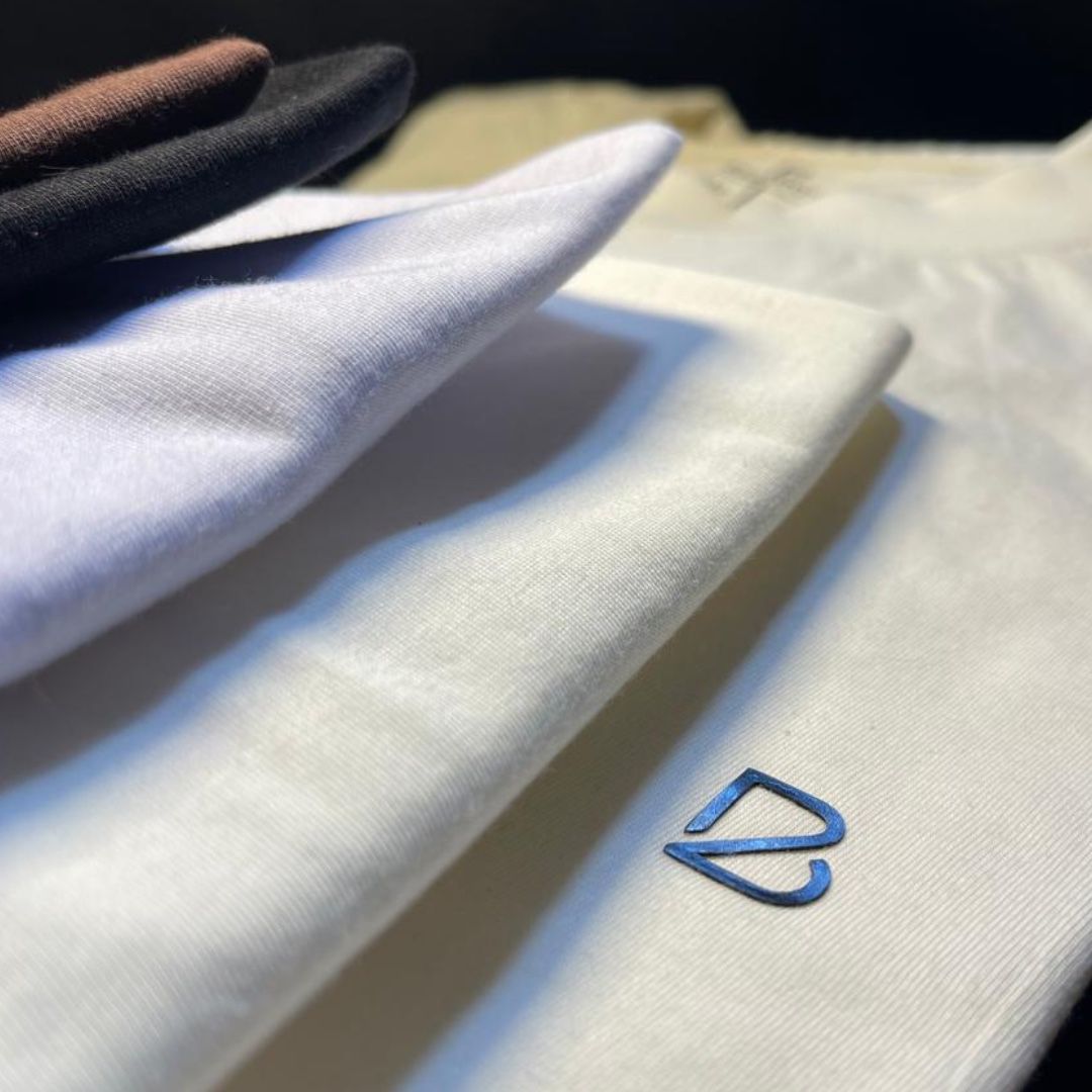 A Bravoo’s não nasceu para ser mais uma. Nem para seguir tendências passageiras.  Não criamos em excesso. Não prometemos o que não entregamos. Não abrimos mão da qualidade.  Acreditamos no essencial bem feito. No básico que funciona. Na autenticidade que se sente no dia a dia.  Isso define quem somos. Isso é Bravoo’s. 🖤  #bravoos #modaurbana #basicospremium #estilourbano #identidade 9