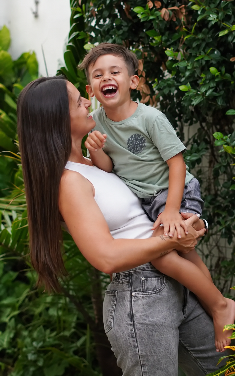 Sofi y Vico compartiendo un momento en familia