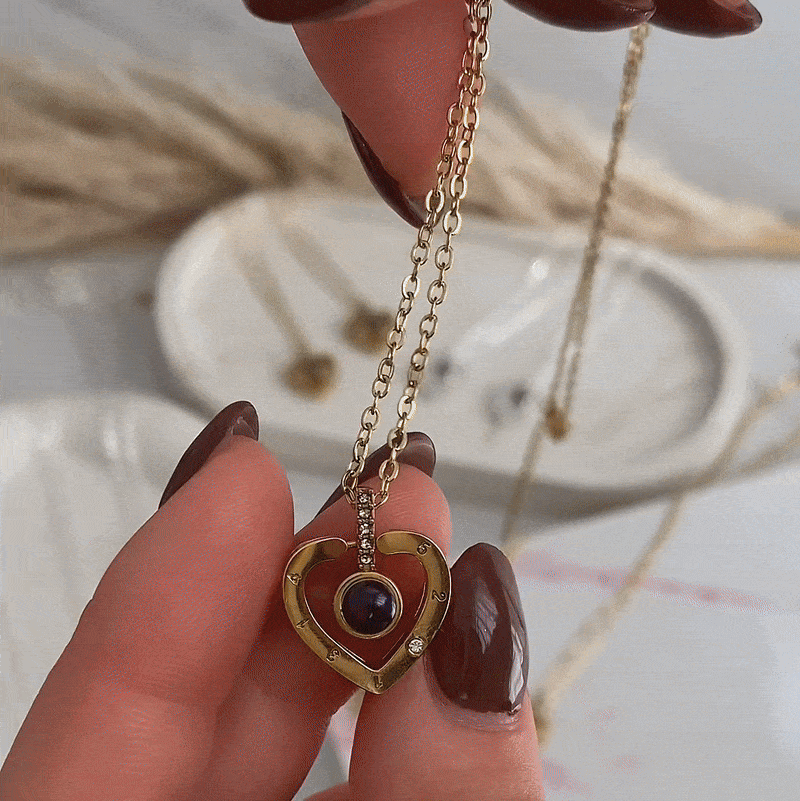 Niños jugando con bloques magnéticos