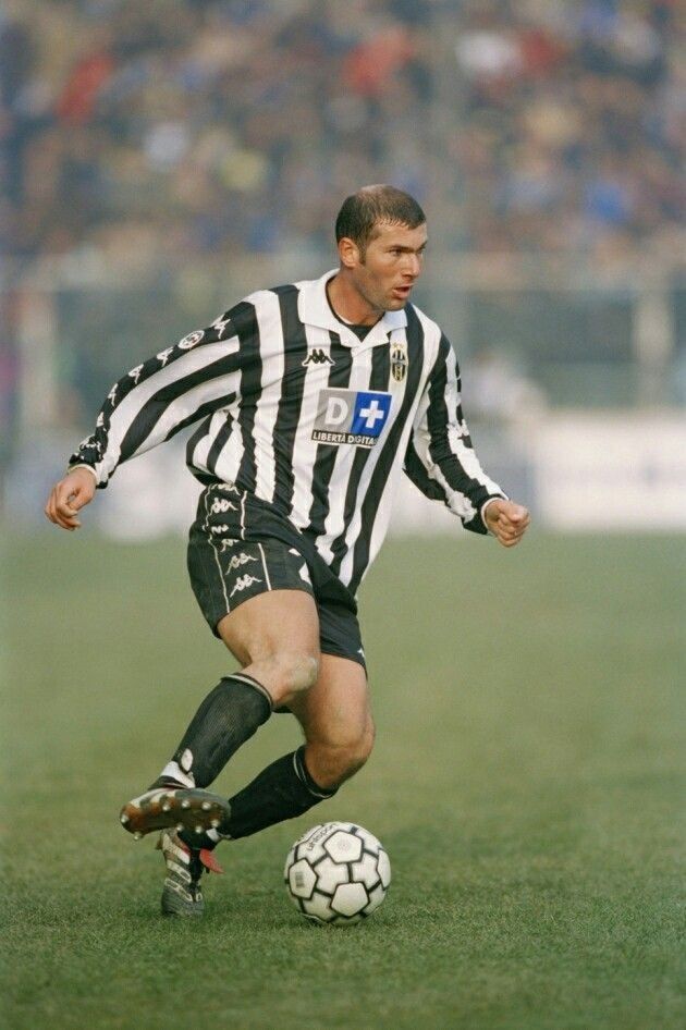 Zidane com a camisa da Juventus titular 1999/2000 Manga longa