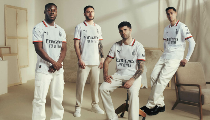 Camisa reserva AC Milan Puma 2025/26 versão jogador branca com gola polo vermelho e preto e selo de 125 anos.